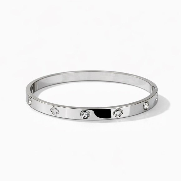 Anthropologie Jewelry - ⚜️Trendy Silver Crystal Bangle Bracelet